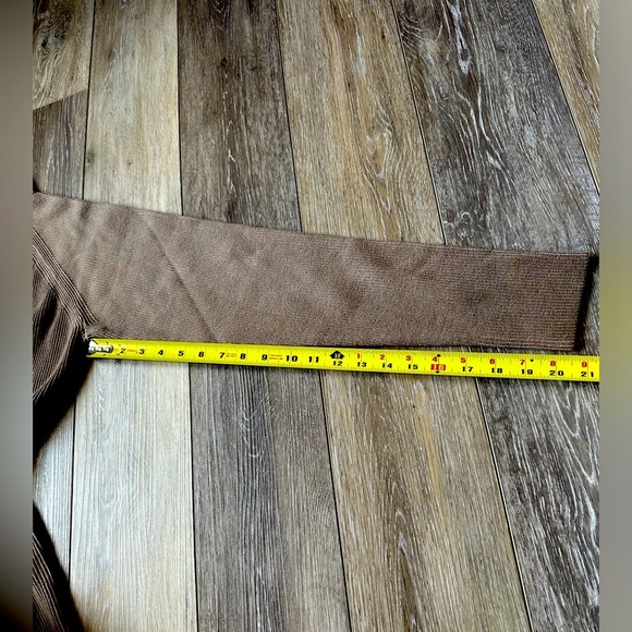 🛍️ NWT Luchiano Visconti Taupe color sweater size medium - Picture 7 of 8